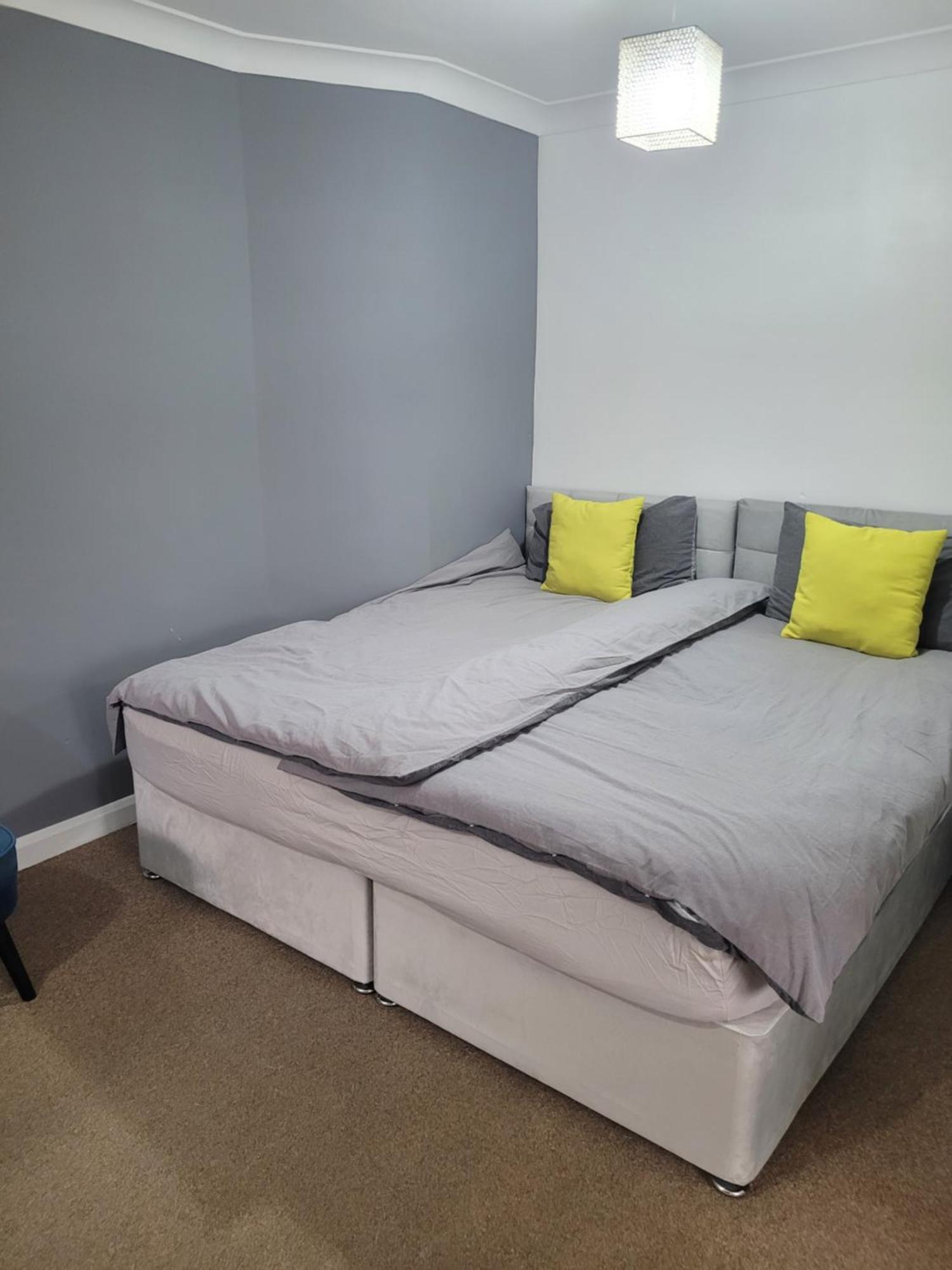 Modern Apartment In Luton Лутон Экстерьер фото